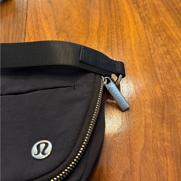 lululemon athletica black crossbody bag - Picture 5 of 5